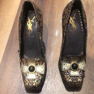 YSL Yves Saint Laurent size 37 or 7